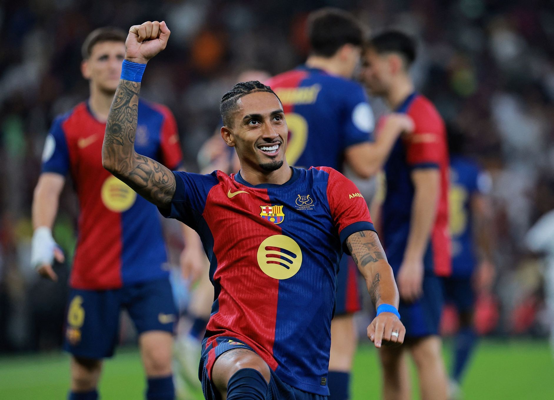 Raphinha slaví gól Barcelony ve finále španělského Superpoháru proti Realu Madrid