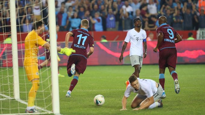 Fotbalisté Trabzonsporu slaví první gól do sítě Sparty
