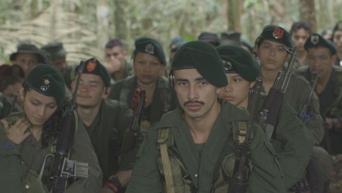 Povstalci z gerily FARC zachyceni v dokumentárním filmu Ukončit válku.
