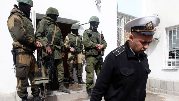 Foto: Tak Rusové bez výstřelu obsadili ukrajinskou základnu