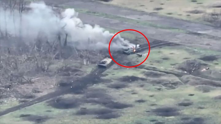 Jeden za druhým. Ruskou kolonu zcela zlikvidovali vojáci s raketomety; Zdroj foto: Reuters