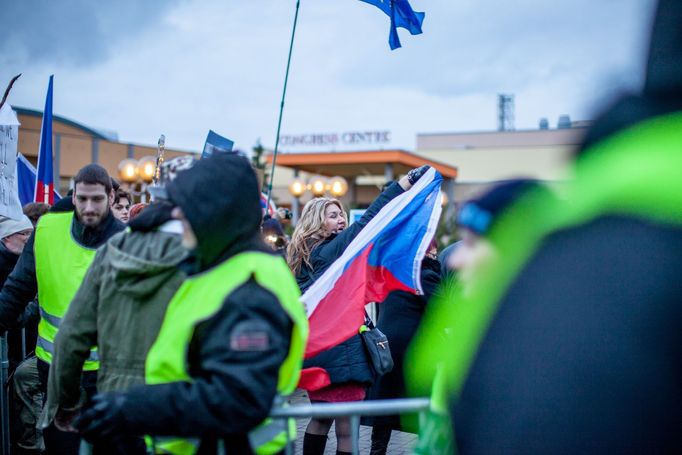 Protesty proti Konferenci evropských protiimigračních stran z frakce Evropa národů a svobody, kterou pořádá SPD.