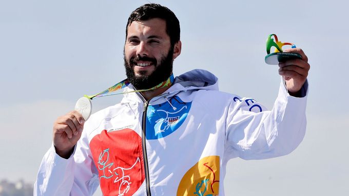 Josef Dostál se stříbrnou olympijskou medailí.