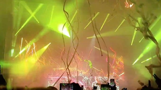 Ukázka ze začátku vystoupení DJ Tiësta na festivalu Beats for Love.