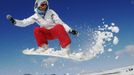 Teacher Kirsty Willett snowboards in the snow on the South Downs near Brighton in southern England March 12, 2013. Transport was disrupted on Tuesday following a second day of heavy snowfall in southern England. REUTERS/Luke MacGregor (BRITAIN - Tags: ENVIRONMENT SOCIETY SPORT) Published: Bře. 12, 2013, 5:56 odp.