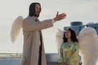 Boží úlet s Keanu Reevesem. Do kin se chystá komedie o neschopném andělovi strážném