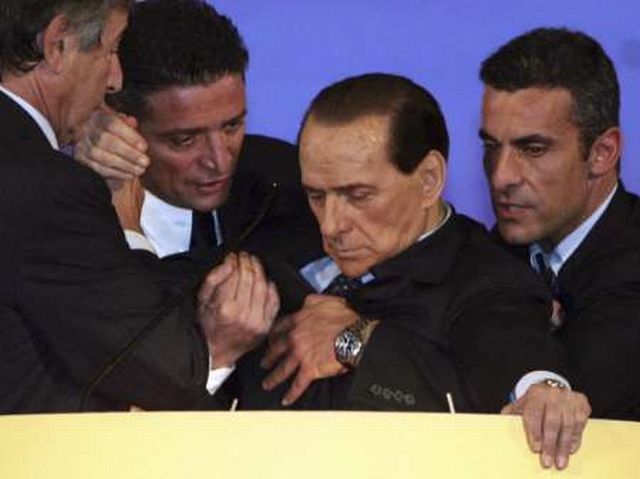 Berlusconi omdlel při projevu