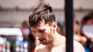 Matěj Cigl při šplhu v Novém Městě nad Metují