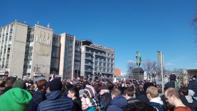 Na demonstraci v Moskvě se sešly desítky tisíc lidí. Atmosféru na místě zachytil náš zpravodaj