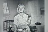 V roce 1961 lákala herečka Connie Clausenová na Coca-Colu s téměř žádnými kaloriemi. Jedna láhev jich měla obsahovat stejně jako půlka grapefruitu.