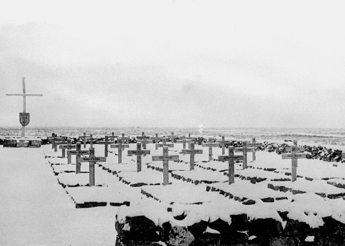 Picture taken in December 1942 in Khutor Orehovo, northwest of Stalingrad, of the cemetery of German soldiers killed during the WWII. AFP PHOTO TASS