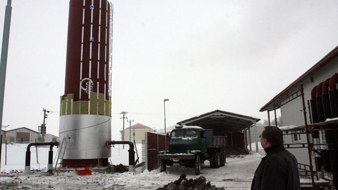 Obec Kněžice v Česku platí za tu, která se nejvíce blíží energetické soběstačnosti. Zdejší bioplynová stanice a kotel na biomasu vyrábějí levné teplo i elektřinu, kterou obec zásobuje obyvatele.