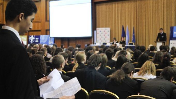Slavnostní zahájení Pražského studentského summitu v hotelu Hilton. Mezi hosty byli i ministr školství Ondřej Liška a velvyslanec USA Richard Graber