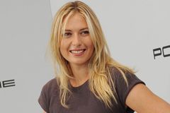 Šarapovová udivuje české hráčky. Je to cukrová panenka i tenisová šelma