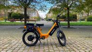 Mopedix Electrix je docela výkonný moped. Vymyslela ho parta kamarádů, která žije v Zaječicích.