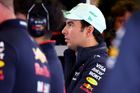 Pérez doma v kvalifikaci vyhořel, vyhrál Sainz před Verstappenem