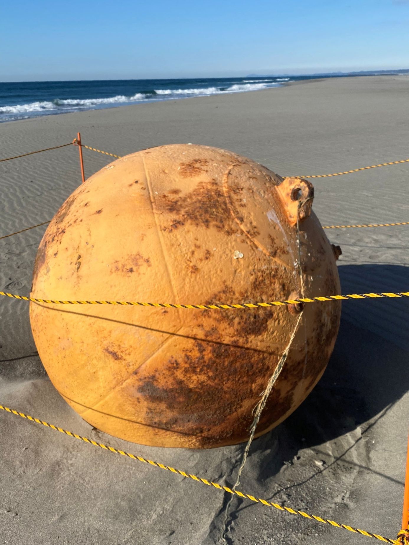 japonsko pláž železná koule ufo