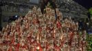 Revellers from Imperatriz Leopoldinense samba school participate during the annual Carnival parade in Rio de Janeiro's Sambadrome, February 12, 2013. REUTERS/Ricardo Moraes (BRAZIL - Tags: SOCIETY) Published: Úno. 12, 2013, 6:35 dop.