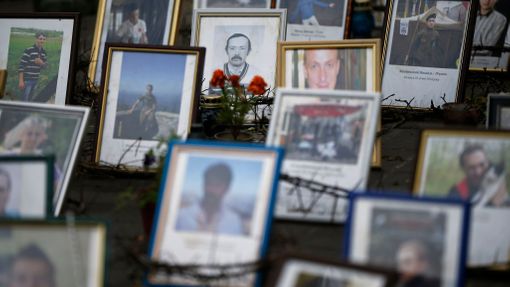 Fotografie těch, kteří zemřeli na Majdanu. Bylo jich přes sto, proto se jim říká "nebeská setnina".