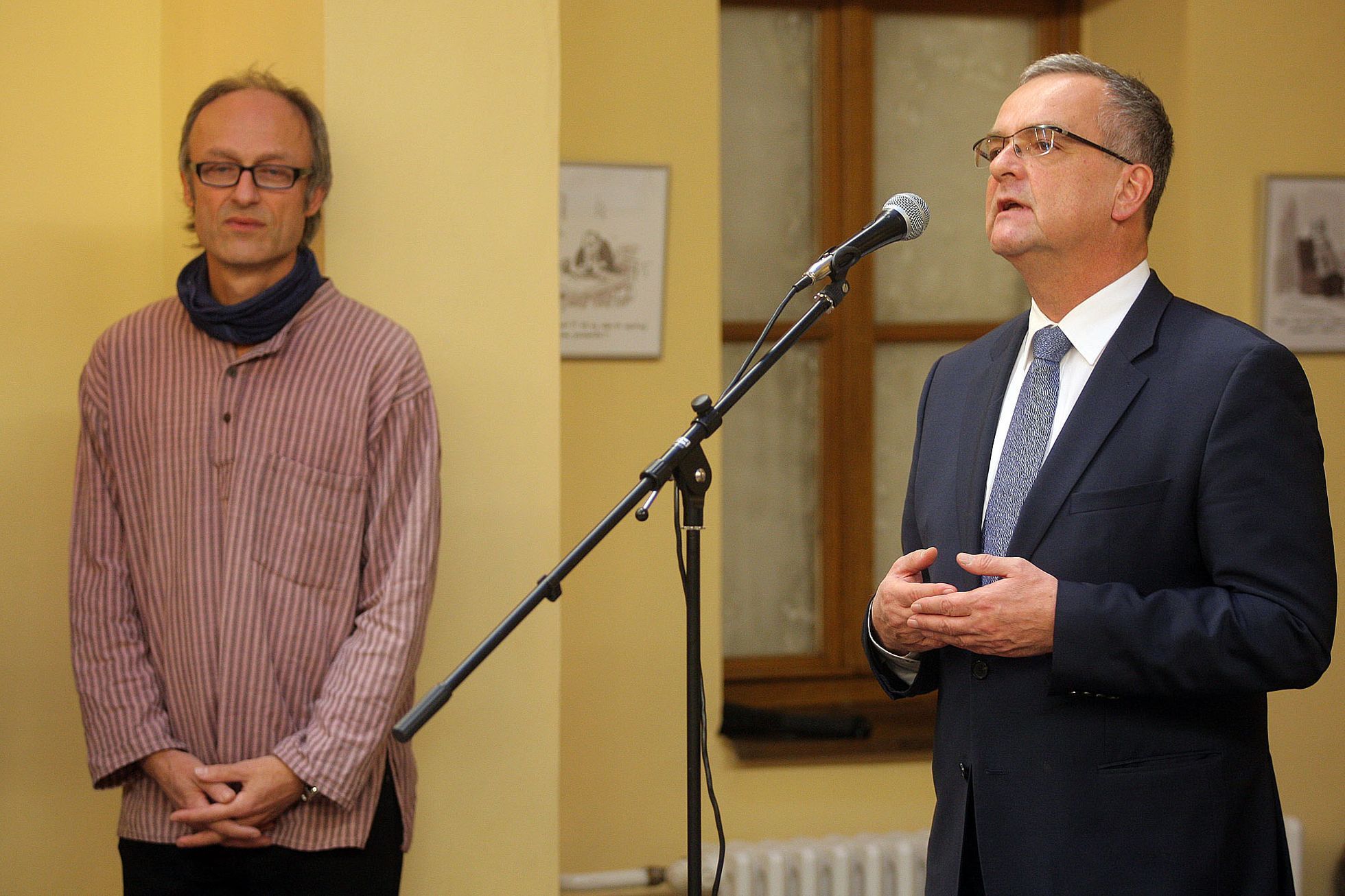 Výstava karikatur v poslanecké sněmovně