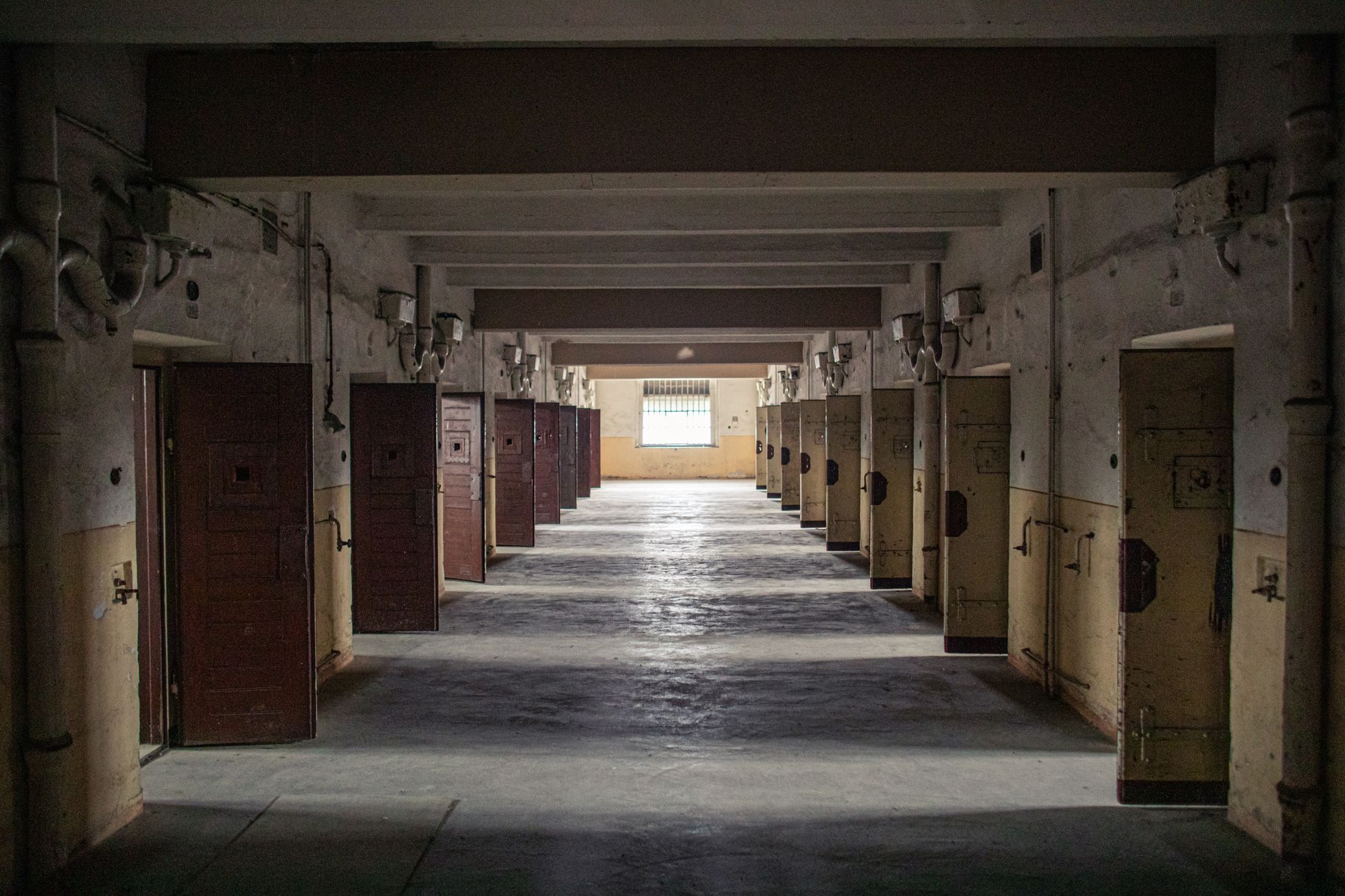 Pohled na cely "samotky" v bývalé věznici v Uherském Hradišti.