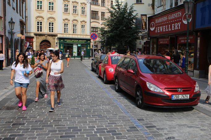 V Melantrichově ulici budou parkovací čidla osazena nejdříve.