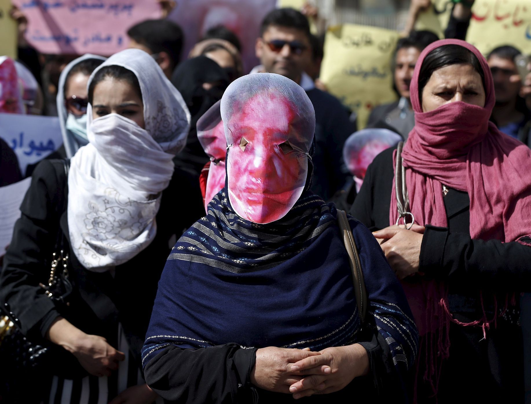 Demonstrace po ubití mladé Afghánky, jež měla spálit korán