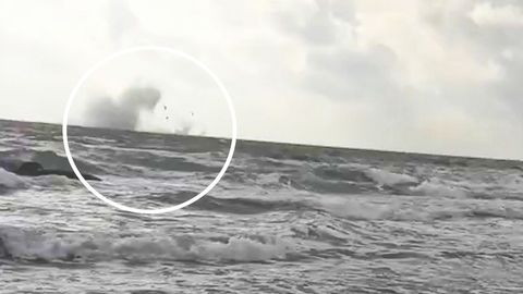 Video: U Španělska spadl do moře armádní letoun, pilot zahynul