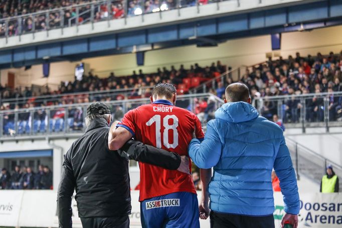 Zraněný Tomáš Chorý v zápase první ligy Plzeň - Slavia.