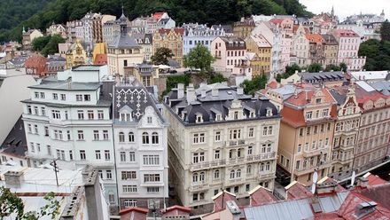 Karlovy Vary? Politici v botách z krokodýlí kůže, Rusové mocnější než policie. Další Roadshow DVTV