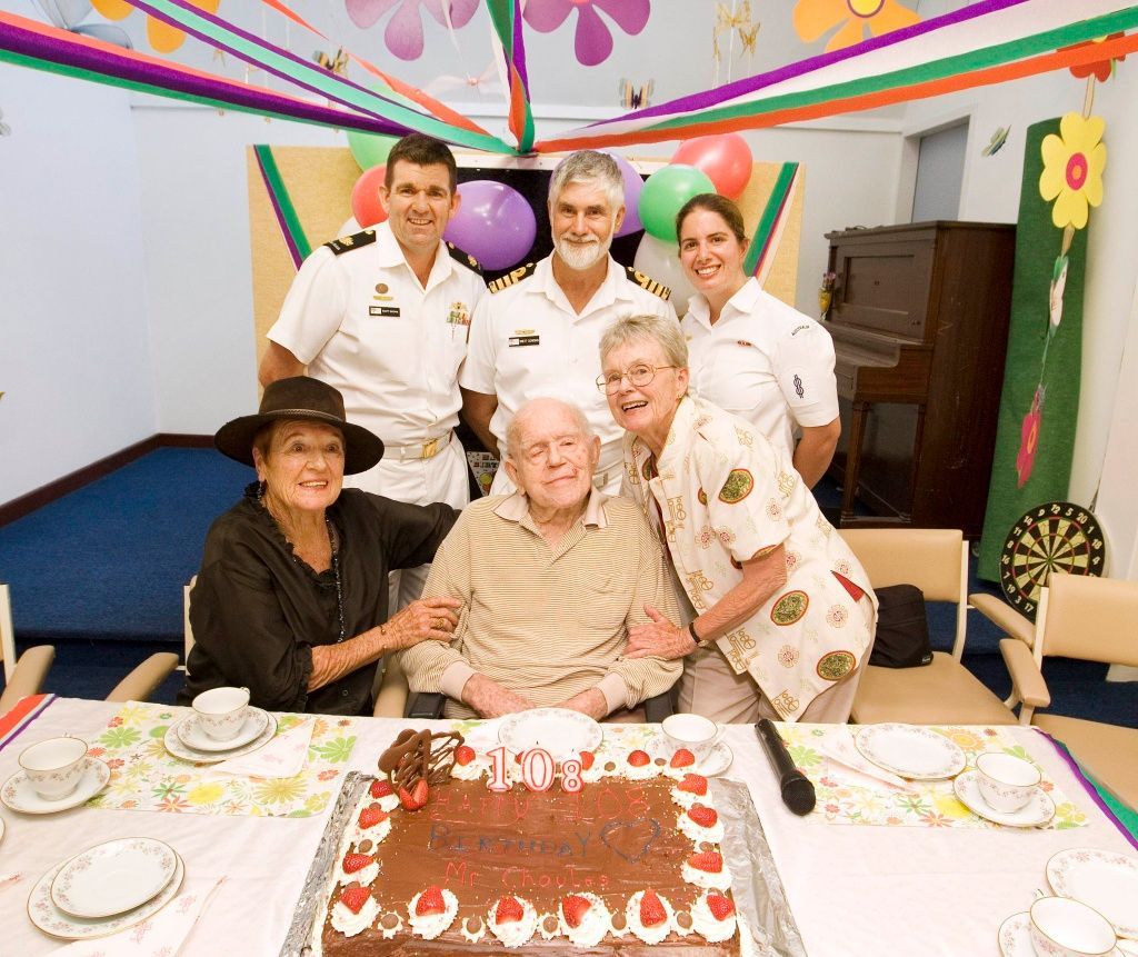 Veterán Claude Choules během oslav svých 108. narozenin