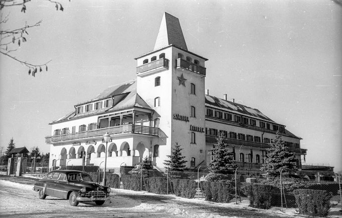 Hotel Vörös Csillag (dříve Golf, později Panorama) v Budapešti v roce 1955.