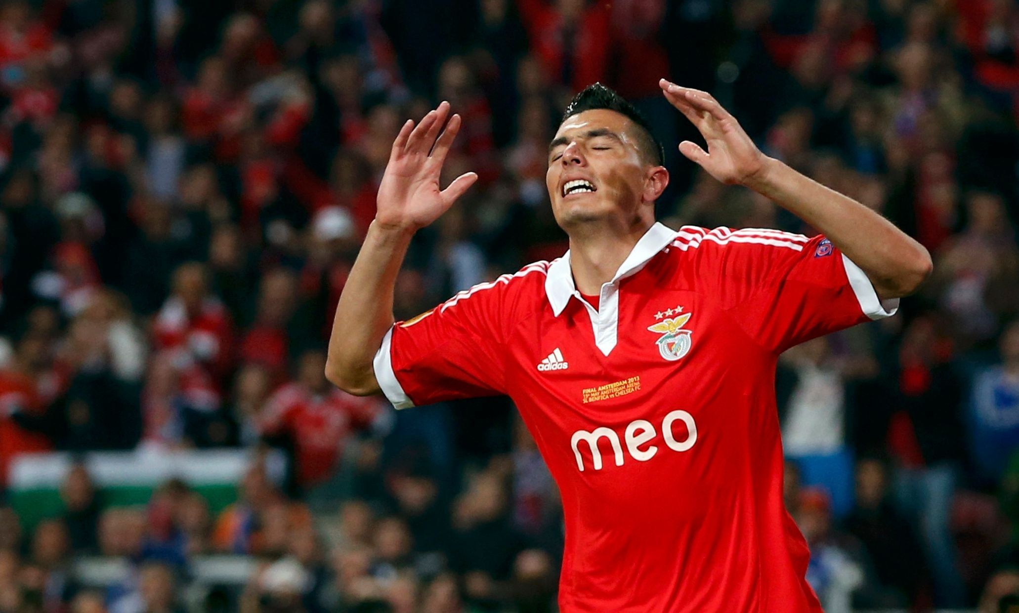 Fotbal, finále Evropské ligy, Chelsea - Benfica: Oscar Cardozo po neuznaném gólu