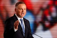 "Pro bezpečí dítěte": Polský prezident chce do ústavy zanést zákaz adopcí homosexuály