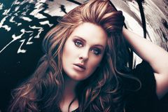 Adele zveřejnila celý titulní song k bondovce Skyfall