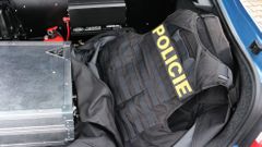 Policejní octavie v akci - výbava v kufru