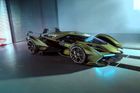 Lamborghini V12 Vision GT se stalo dostupným v rámci aktualizace na jaře 2020. Kromě virtuálního auta postavili Italové i maketu v měřítku 1:1.
