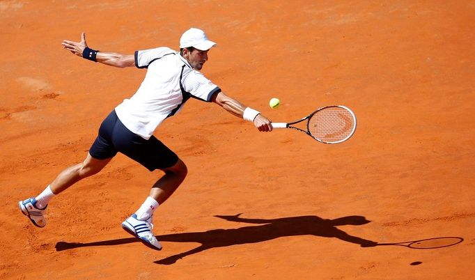 Novak Djokovič při duelu s Berdychem v Římě.