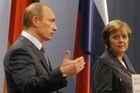 Merkelová řekla Putinovi, že zrušení víz do EU počká