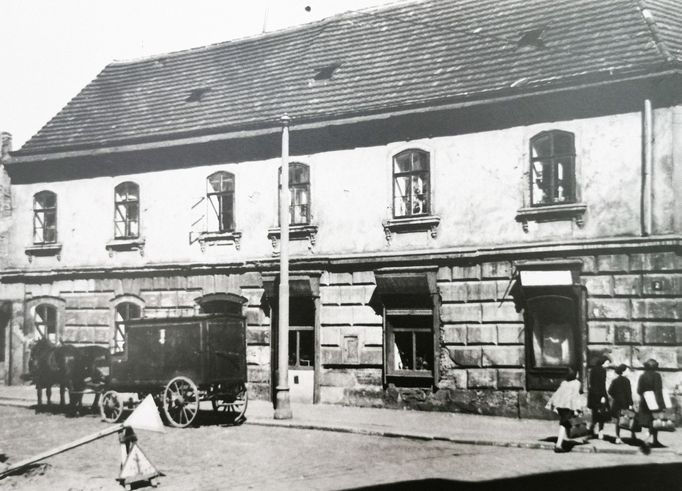 Dům v Táboritské ulici. Nyní zde stojí hotel Olšanka. Nedatované foto.