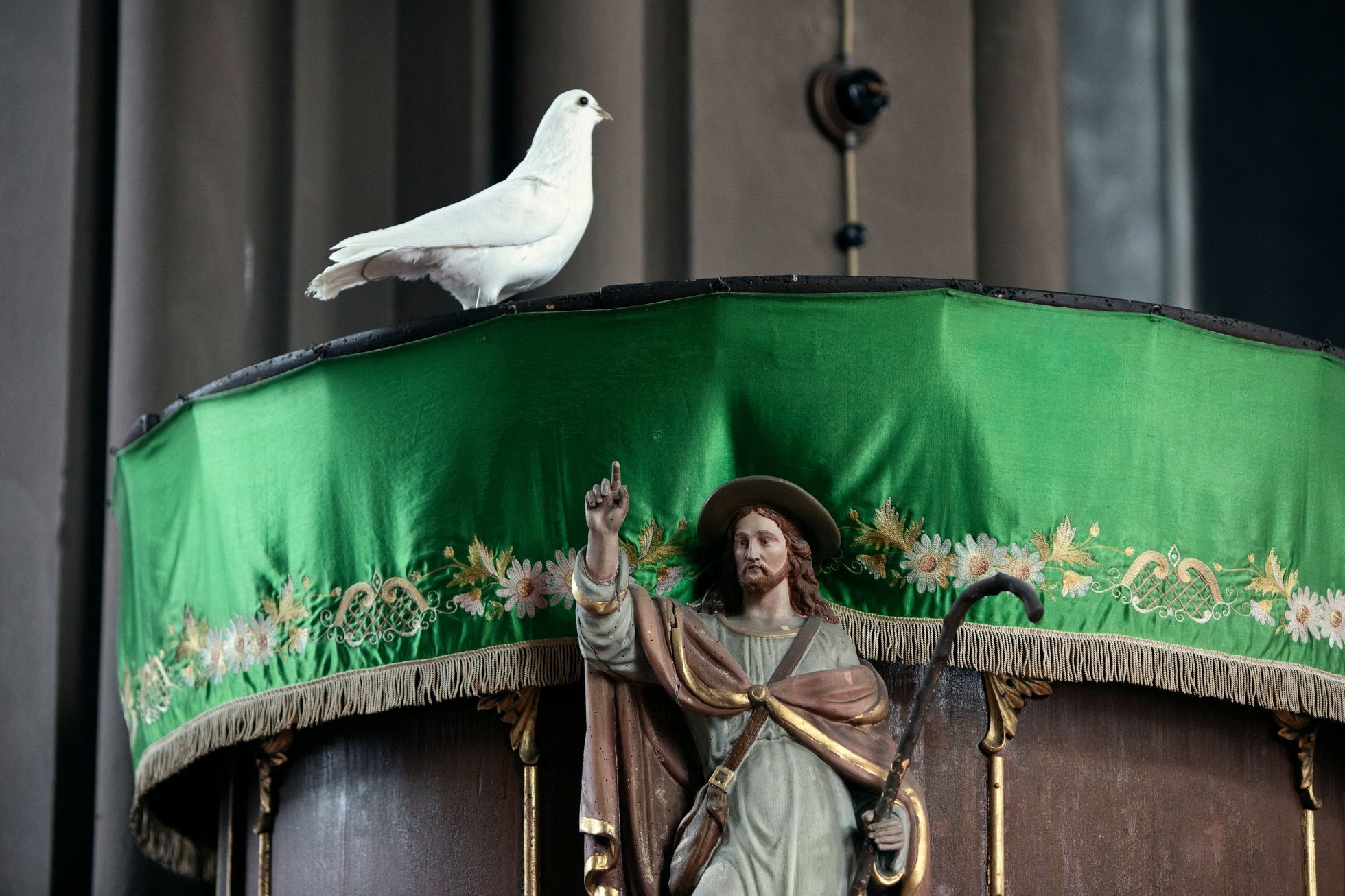 Chotěvice, Karin Babinská,režisérka, herečka, spisovatelka písničkář, herec, Richard Krajčo, frontman kapela Kryštof, Kostel sv. Petra a Pavla, umění,  pop art