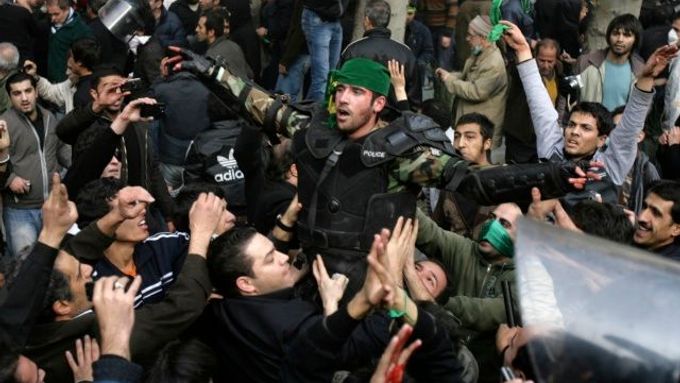 Protesty opozice v Teheránu, rok 2009.