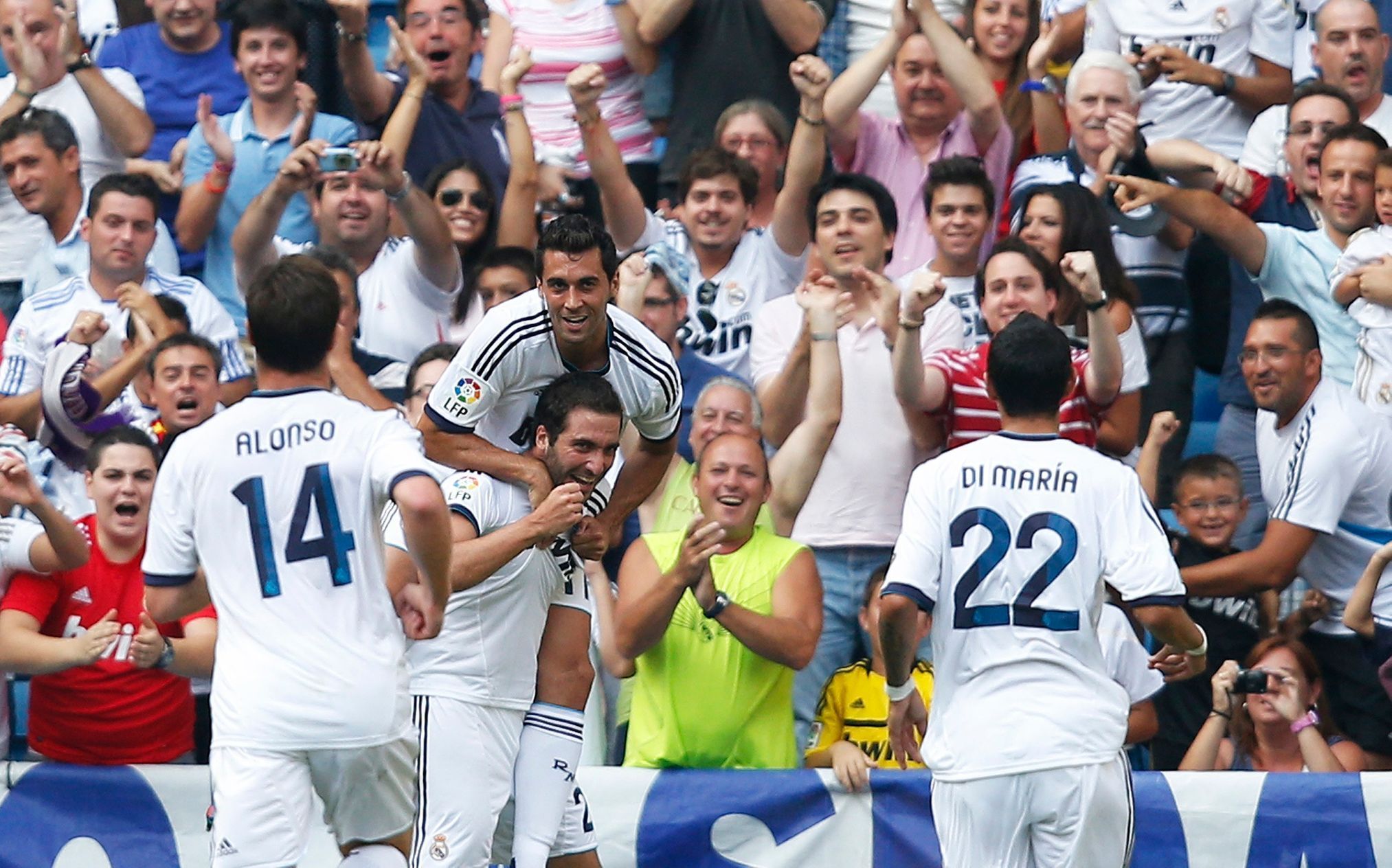 Fotbalisté Realu Madrid slaví