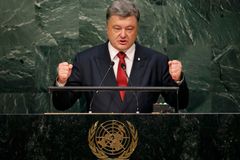 Porošenko: Putin stále udržuje silnou vojenskou přítomnost na východě Ukrajiny