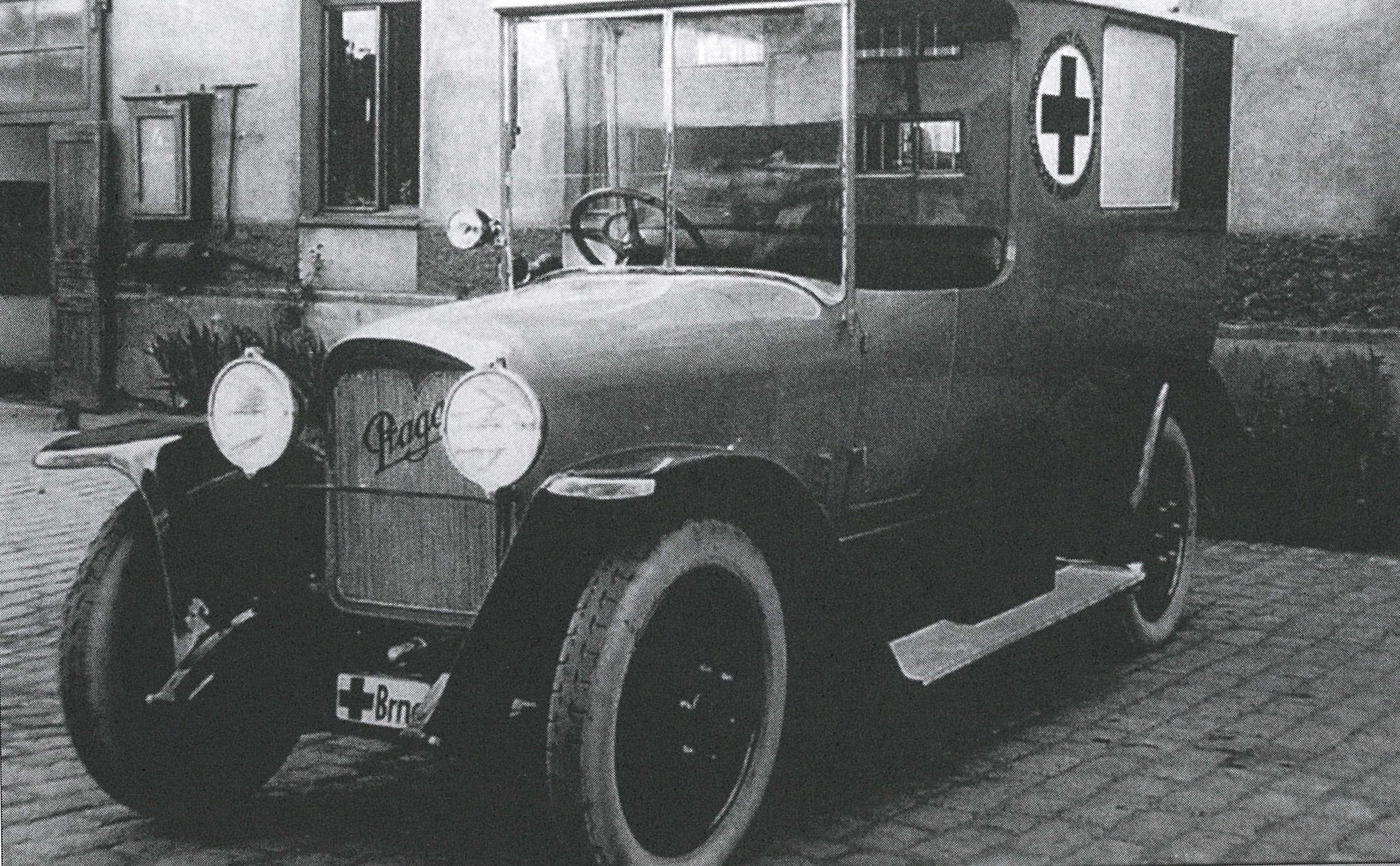 Sanitky, Sanitní vozidla - České a slovenské sanitní automobily, karoserie a nástavby od roku 1907, Auto