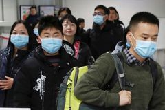 Nový virus se podle čínských úřadů šíří stále rychleji. Infekční je už od prvního dne