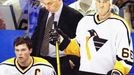 NHL 2000/2001: Ivan Hlinka na střídačce Pittsburghu s Jaromírem Jágrem a Mariem Lemieuxem.