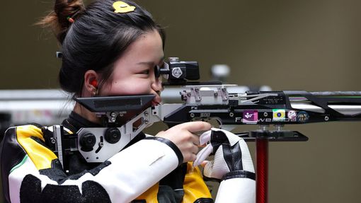 První zlato z LOH 2020 v Tokiu bere Čína, Jang Čchien zvítězila v dramatickém finále vzduchové pušky.