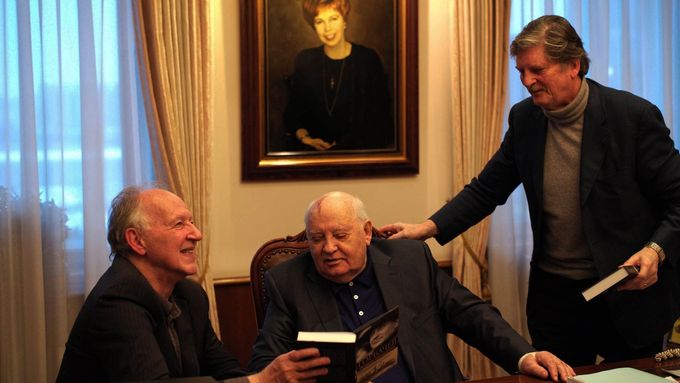 Režisér Werner Herzog svůj portrét Michaila Gorbačova inscenuje jako dějinné setkání Němce s Rusem.