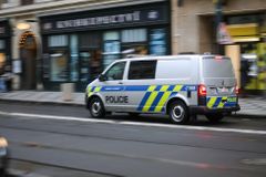 Česká policie vydala dva Iráčany podezřelé z terorismu do Rakouska